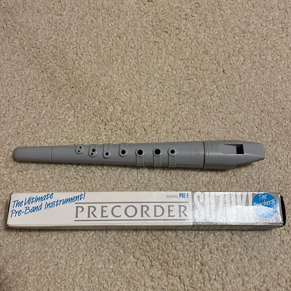 Suzuki Precorder Pre-1. Pre-band instrument. Original box. Fingering chart.